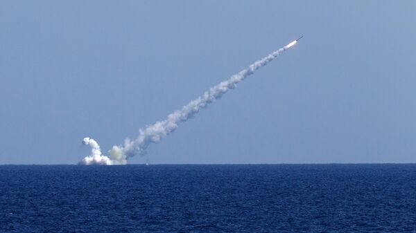 الدفاع الروسية: غواصة أسطول البحر الأسود تطلق صواريخ كاليبر المجنحة على مواقع في سوريا - سبوتنيك عربي