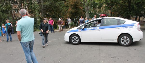 سيارة شرطة مكان الانفجار في وسط دونيتسك - سبوتنيك عربي