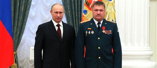 الفريق فاليري أسابوف مع الرئيس فلاديمير بوتين الفريق فاليري أسابوف مع الرئيس فلاديمير بوتين - سبوتنيك عربي