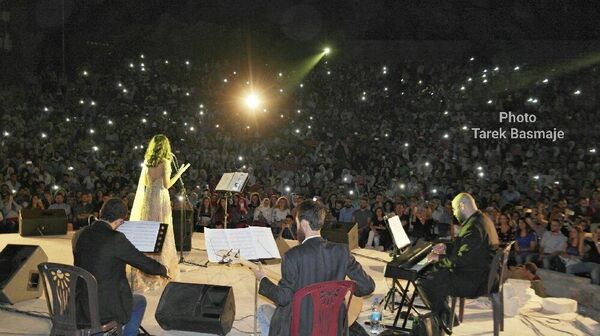 فايا يونان تقدم حفلا فنيا على مدرج قلعة حلب - سبوتنيك عربي