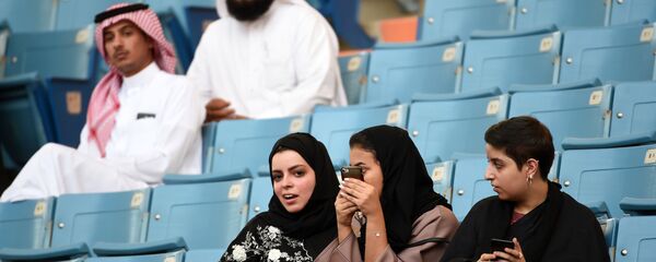 السعودية تسمح للمرأة ولأول مرة بدخول استاد رياضي في اليوم الوطني، الرياض - سبوتنيك عربي