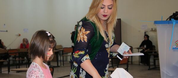 النساء الكرديات خلال مشاركتهن في تصويت استفتاء إقليم كردستان العراق، 25 سبتمبر/ أيلول 2017 - سبوتنيك عربي