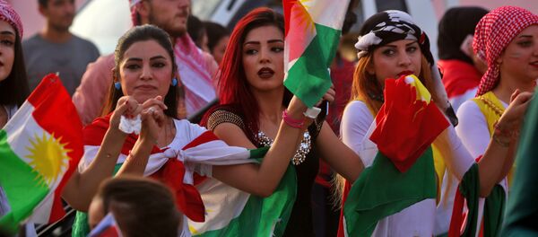 النساء الكرديات خلال مشاركتهن في تصويت استفتاء إقليم كردستان العراق، 25 سبتمبر/ أيلول 2017 - سبوتنيك عربي