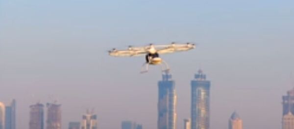 دبي تختبر أول تاكسي طائر في العالم بدون طيار - سبوتنيك عربي