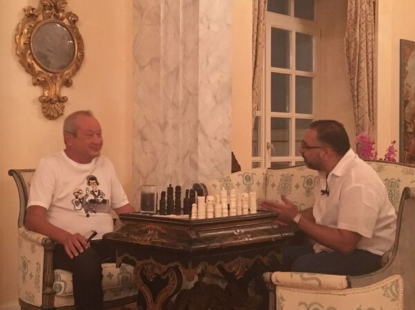 نجيب ساويرس مع مراسل سبوتنيك نجيب ساويرس مع مراسل سبوتنيك - سبوتنيك عربي