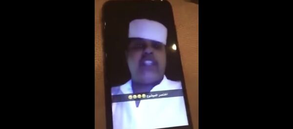 شاب سعودي يهدد بحرق سيارات النساء شاب سعودي يهدد بحرق سيارات النساء - سبوتنيك عربي