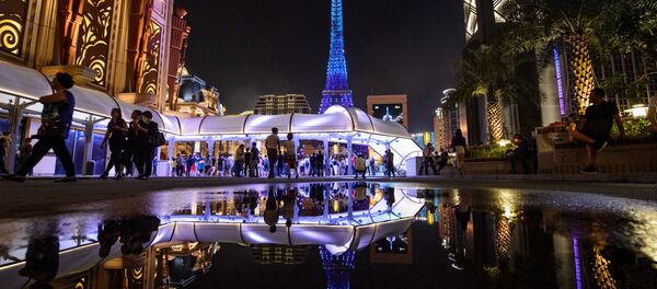 برج إيفل يحتفل بوصول زواره إلى 300 مليون - سبوتنيك عربي