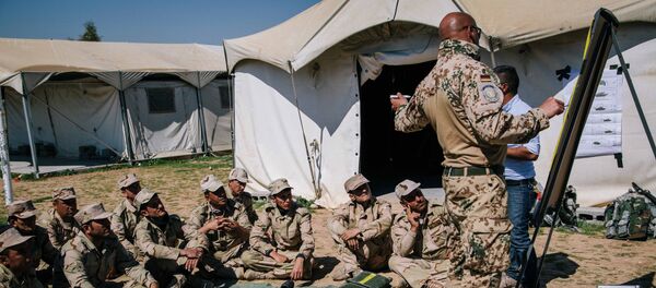 جنود البشمركة الكردية يحضرون دروسا لمدربين من الجيش الألماني حول كيفية استخدام صاروخ مضاد للدبابات جنود البشمركة الكردية يحضرون دروسا لمدربين من الجيش الألماني حول كيفية استخدام صاروخ مضاد للدبابات - سبوتنيك عربي