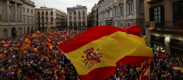 متظاهرون ضد استقلال كتالونيا - سبوتنيك عربي