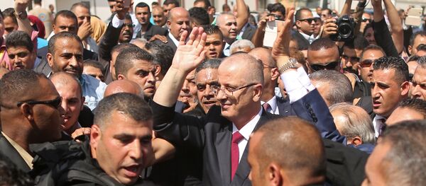 استقبال وفد من المسؤولين من حركة فتح - رئيس الوزراء الفلسطيني رامي الحمدالله في مدينة غزة، قطاع غزة، فلسطين 2 أكتوبر/ تشرين الأول 2017 - سبوتنيك عربي