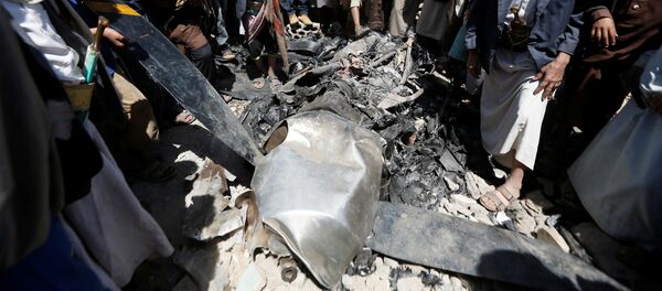 مواطنون في العاصمة صنعاء لسقوط طائرة استطلاع - سبوتنيك عربي