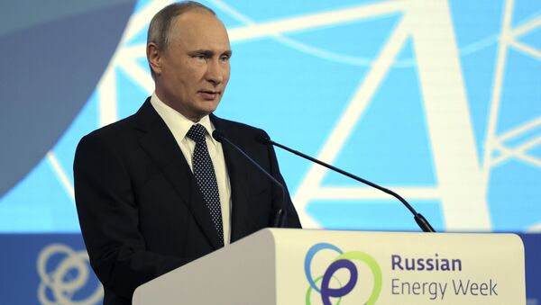 الرئيس الروسي فلاديمير بوتين خلال أسبوع الطاقة الروسية - سبوتنيك عربي