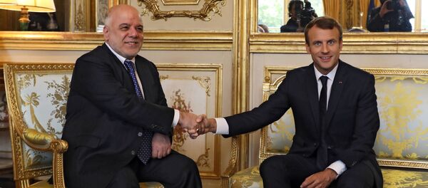 الرئيس الفرنسي إيمانويل ماكرون ورئيس وزراء العراق حيدر العبادي - سبوتنيك عربي