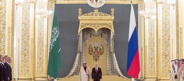 العاهل السعودي الملك سلمان بن عبد العزيز آل سعود والرئيس الروسي فلاديمير بوتين في قصر الكرملين، موسكو، روسيا - سبوتنيك عربي