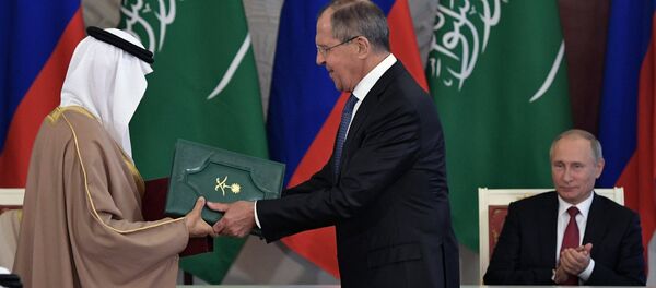 محادثات الرئيس الروسي فلاديمير بوتين والعاهل السعودي الملك سلمان بن عبد العزيز آل سعود - وزير الخارجية الروسي سيرغي لافروف ووزير الطاقة السعودي خالد الفالح في موسكو، روسيا - سبوتنيك عربي