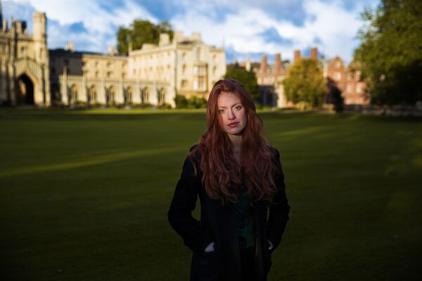 كتاب أطلس الجمال (The Atlas of Beauty) - صورة لفتاة تدعى كوني من بريطانيا - سبوتنيك عربي