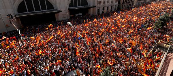 مظاهرات مناهضة لوحدة أراضي إسبانيا في برشلونة، 8 أكتوبر/ تشرين الأول 2017 مظاهرات مناهضة لوحدة أراضي إسبانيا في برشلونة، 8 أكتوبر/ تشرين الأول 2017 - سبوتنيك عربي