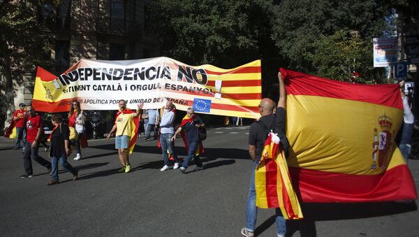 مظاهرات مناهضة لوحدة أراضي إسبانيا في برشلونة، 8 أكتوبر/ تشرين الأول 2017 - سبوتنيك عربي