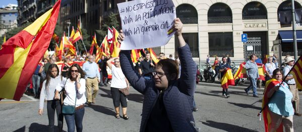 مظاهرات مناهضة لوحدة أراضي إسبانيا في برشلونة، 8 أكتوبر/ تشرين الأول 2017 مظاهرات مناهضة لوحدة أراضي إسبانيا في برشلونة، 8 أكتوبر/ تشرين الأول 2017 - سبوتنيك عربي