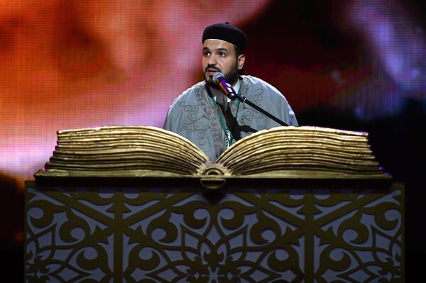 مسابقة موسكو الدولية الـ 18 لقراءة القرآن في موسكو - متسابق مصري خلال مشاركته في المسابقة - سبوتنيك عربي