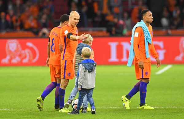 آرين روبن نجم المنتخب الهولندي وخيبة أمل بعد الاخفاق في الوصول لكأس العالم - سبوتنيك عربي