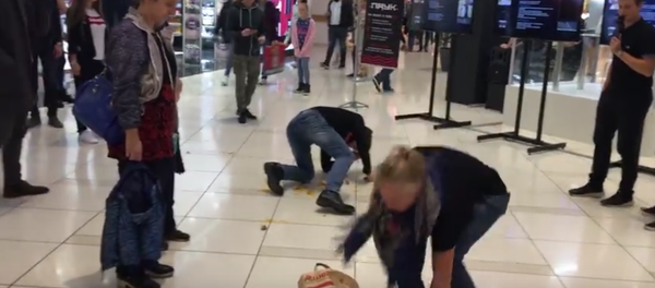 الزوج يخون الزوجة فتكسر البيض على رأسه - سبوتنيك عربي