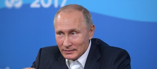 الرئيس الروسي فلاديمير بوتين في المهرجان العالمي التاسع عشر للشباب والطلاب بسوتشي - سبوتنيك عربي