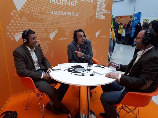  رئيس الوفد المصري الدكتور شريف جاد، والسيد محمود الدسوقي ممثل اتحاد الشباب التقدمي المصري، العضو المصري في اتحاد الشباب العالمي - سبوتنيك عربي