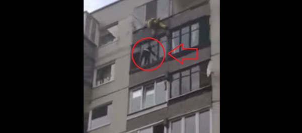 لحظة انتحار فتاة من الطابق التاسع - سبوتنيك عربي