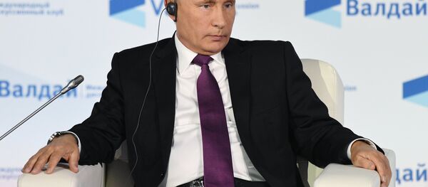 الرئيس الروسي فلاديمير بوتين يلقي كلمة في منتدى فالداي الدولي - سبوتنيك عربي