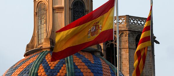 أعلام كتالونيا وإسبانيا على مقر الحكومة الكتالونية أعلام كتالونيا وإسبانيا على مقر الحكومة الكتالونية - سبوتنيك عربي