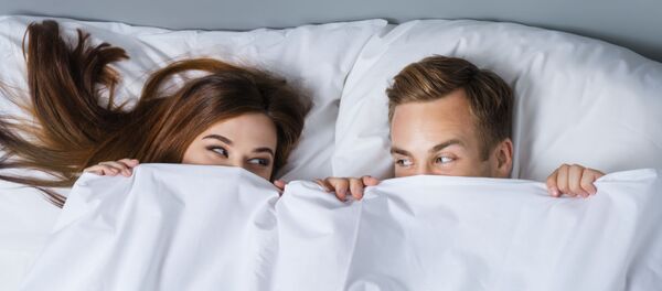 امرأة ورجل في السرير - سبوتنيك عربي