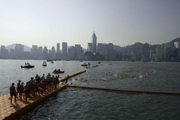 سباق هونكونغ السنوي - شارك في سباق المراكب، حوالي 3000 شخص، في ميناء فيكتوريا في هونغ كونغ في 29 أكتوبر/ تشرين الأول 2017 - سبوتنيك عربي