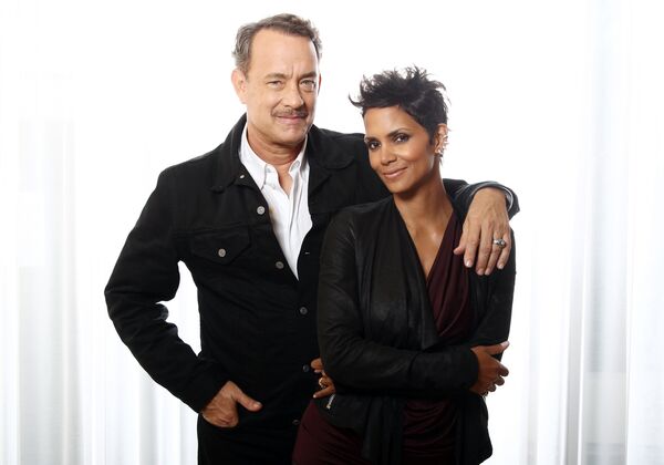 Actors Tom Hanks, left, and Halle Berry, from the upcoming film Cloud Atlas, pose for a portrait in Beverly Hills, California. - سبوتنيك عربي