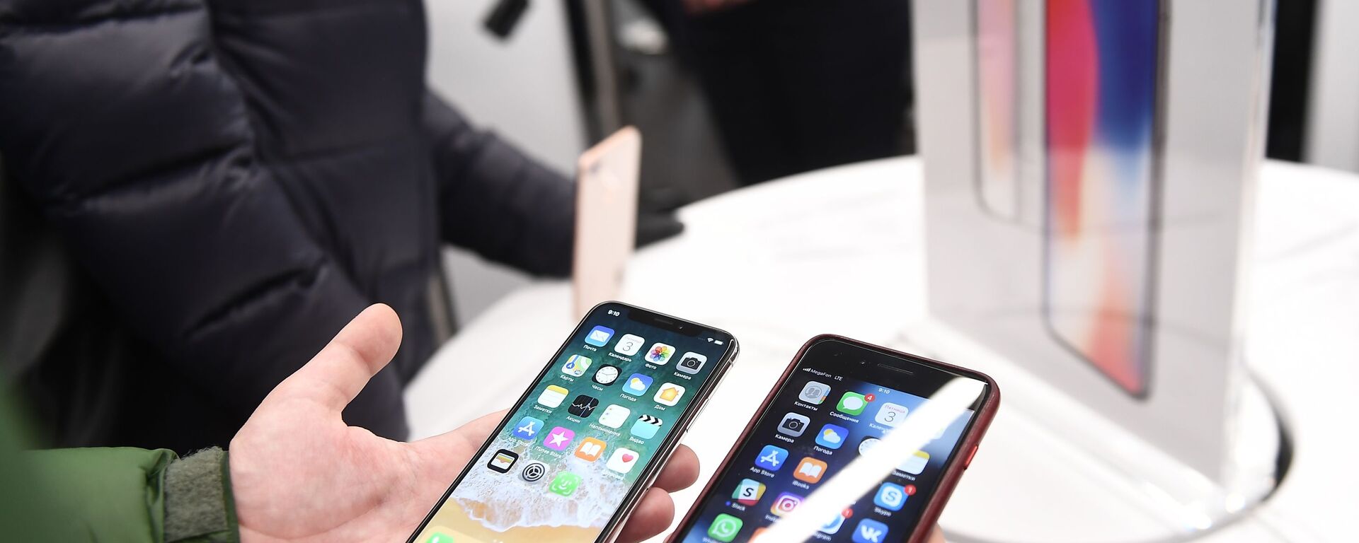 بدء مبيعات هواتف iPhone X في موسكو، روسيا  - سبوتنيك عربي, 1920, 06.01.2025