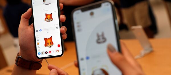 مبيعات هواتف آيفون إكس في متاجر أبل بمختلف مدن العالم 3 نوفمبر/ تشرين الثاني 2017 - سنغافورة - سبوتنيك عربي