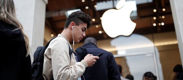 مبيعات هواتف آيفون إكس في متاجر أبل بمختلف مدن العالم 3 نوفمبر/ تشرين الثاني 2017 -  باريس - سبوتنيك عربي