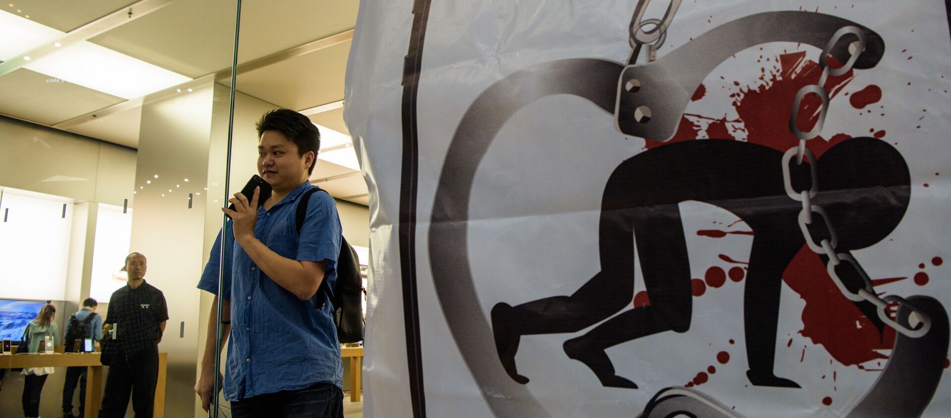 مبيعات هواتف آيفون إكس في متاجر أبل بمختلف مدن العالم 3 نوفمبر/ تشرين الثاني 2017 -  هونغ كونغ - سبوتنيك عربي, 1920, 16.01.2018