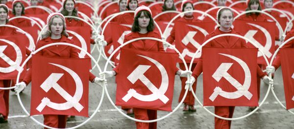 إحياء الذكرى الـ 58 لـ ثورة أكتوبر 1917 في الساحة الحمراء في موسكو عام 1975 - سبوتنيك عربي