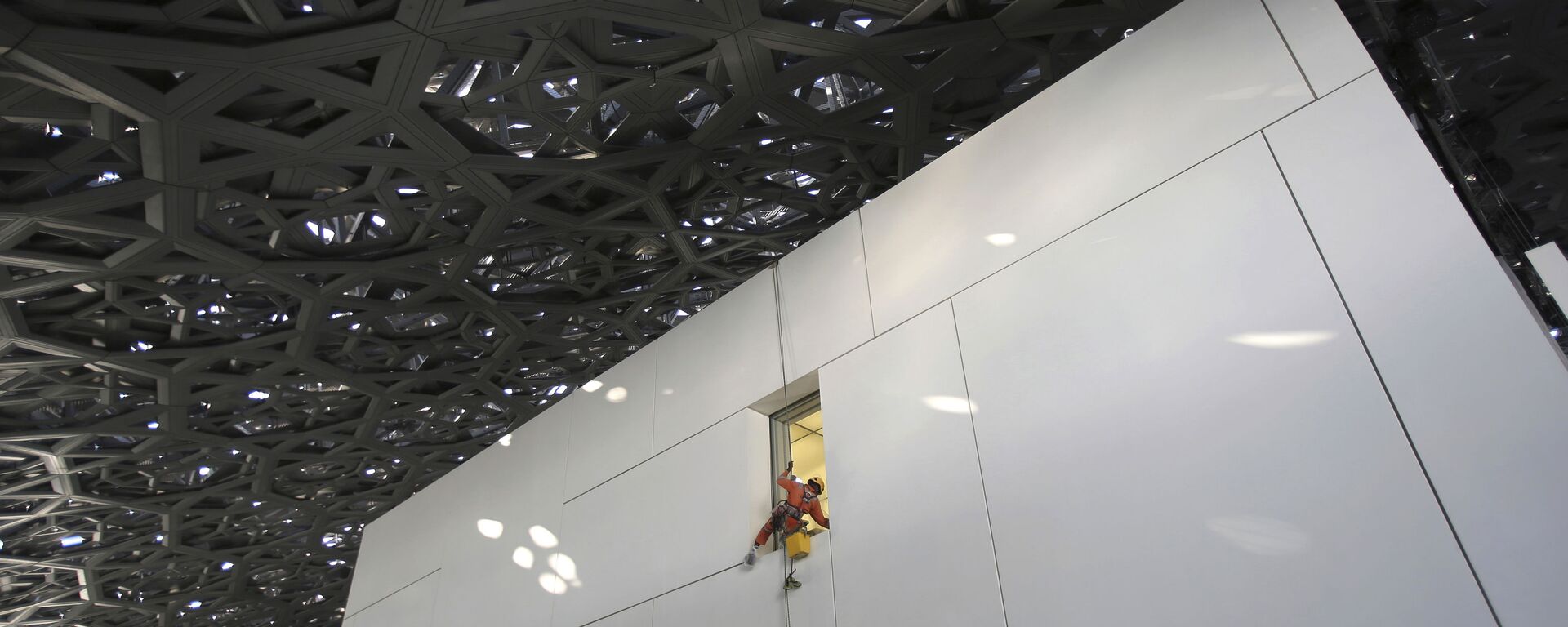 مبنى متحف الفنون لوفر أبو ظبي في أبو ظبي، الإمارات العربية المتحدة 6 نوفمبر/ تشرين الثاني 2017 - سبوتنيك عربي, 1920, 19.10.2025