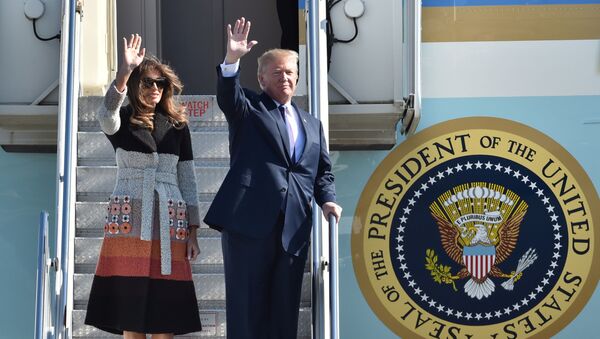 زيارة عمل إلى آسيا - الرئيس دونالد ترامب وزوجته ميلانيا ترامب في طوكيو، اليابان 5 نوفمبر/ تشرين الثاني 2017 - سبوتنيك عربي