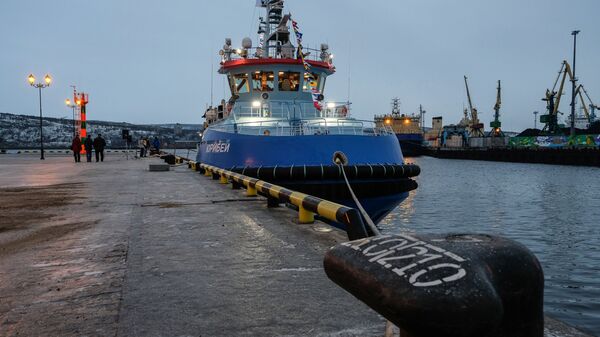 وصول قاطرة يوريبي التابعة لأسطول كاسحات الجليد النووي إلى مورمانسك، روسيا - سبوتنيك عربي