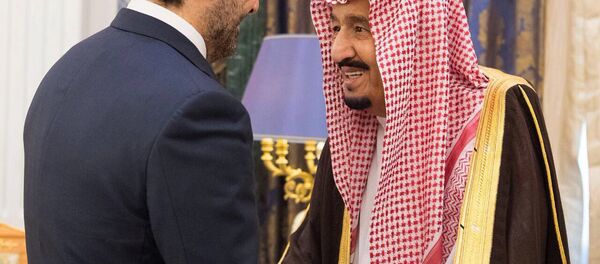 ملك السعودية سلمان بن عبدالعزيز ورئيس الوزراء اللبناني سعد الحريري في الرياض، السعودية 6 نوفمبر/ تشرين الثاني 2017 - سبوتنيك عربي