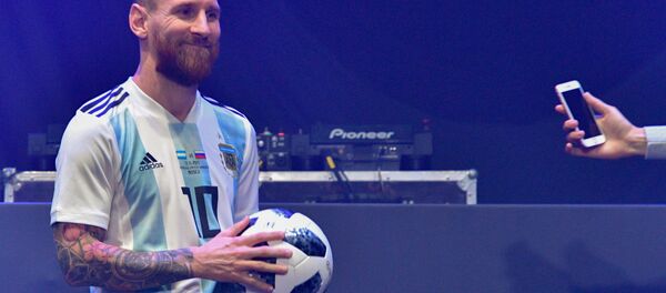 ميسي و كرة كأس العالم 2018 تليستار 18 - سبوتنيك عربي