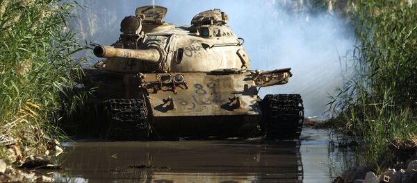 عناصر الجيش الوطني الليبي خلال مواجهة إرهابيي تنظيم داعش في بنغازي، ليبيا 9 نوفمبر/ تشرين الثاني 2017 - سبوتنيك عربي