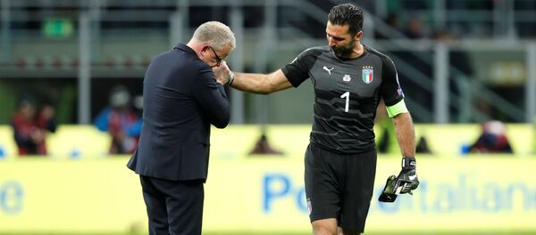 بوفون يودع الملاعب باكيا بوفون يودع الملاعب باكيا - سبوتنيك عربي