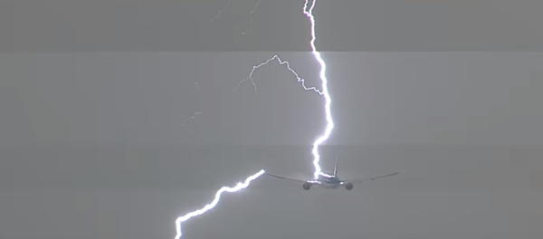 البرق يضرب طائرة ركاب هولندية أثناء إقلاعها - سبوتنيك عربي