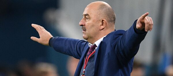 مباراة ودية بين روسيا وإسبانيا - مدرب فريق كرة القدم الروسي ستانيسلاف تشيرتشيسوف - سبوتنيك عربي