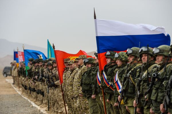 مراسم افتتاح المناورات المشتركة لمكافحة الإرهاب التابعة لقوات الرد السريع، لدول الأعضاء في منظمة معاهدة  الأمن الجماعي في طاجسكاتن - سبوتنيك عربي