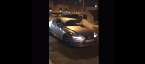 شاب يعتدي بوحشية على فتاة في أحد شوارع الكويت - سبوتنيك عربي